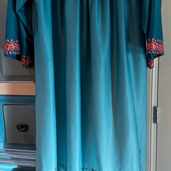 Vintage Tiffany & Co. Light Turquoise Loungewear Top with Blue Embroidered Label - Picture 2 of 8